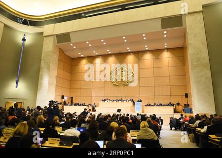 (180521) -- GENÈVE, le 21 mai 2018 -- les délégués assistent à la 71e session de l'Assemblée mondiale de la Santé (AMS) à Genève, Suisse, le 21 mai 2018. L'Assemblée mondiale de la Santé (AMS) a dévoilé lundi un plan ambitieux visant à bénéficier d'une population globale de 3 milliards d'habitants dans le monde au cours des cinq prochaines années avec de meilleurs soins de santé et bien-être. (srb) SUISSE-GENÈVE-ASSEMBLÉE MONDIALE DE LA SANTÉ-OUVERTURE AlainxGrosclaude PUBLICATIONxNOTxINxCHN Banque D'Images