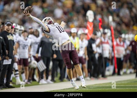 Waco, Texas, États-Unis. 2 septembre 2023. Le receveur de Texas State JOEY HOBERT (10 ans) fait une réception à une main dans le match de samedi contre les Bears de Baylor au stade McLane à Waco. Les Bobcats ont battu Baylor lors de l'ouverture de la saison à domicile 42-31. (Image de crédit : © Brian McLean/ZUMA Press Wire) USAGE ÉDITORIAL SEULEMENT! Non destiné à UN USAGE commercial ! Banque D'Images