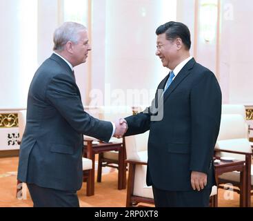 Divertissement Bilder des Tages (180529) -- PÉKIN, le 29 mai 2018 -- le président chinois Xi Jinping rencontre le prince britannique Andrew, duc d'York, en visite au Grand Hall du peuple à Pékin, capitale de la Chine, le 29 mai 2018.) (LMM) CHINE-BEIJING-XI JINPING-BRITAIN-PRINCE ANDREW-MEETING (CN) RAOXAIMIN PUBLICATIONXNOTXINXCHN Banque D'Images