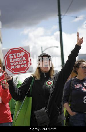 (180604) -- VANCOUVER, le 4 juin 2018 -- des gens ont participé à une manifestation contre le projet d'agrandissement du pipeline Trans Mountain à Vancouver, Canada, le 4 juin 2018. Le gouvernement canadien a annoncé le 29 mai qu'il achèterait le réseau de pipelines et le projet d'expansion pour 4,5 milliards de dollars canadiens (environ 3,46 milliards de dollars américains). CANADA-VANCOUVER-ANTI-PIPELINE-PROTEST LiangxSen PUBLICATIONxNOTxINxCHN Banque D'Images