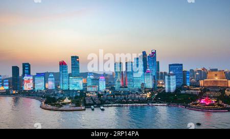 (180609) -- PÉKIN, le 9 juin 2018 -- une photo aérienne prise le 4 mai 2018 montre des paysages de la baie de Fushan à Qingdao, ville hôte du 18e sommet de l'Organisation de coopération de Shanghai (OCS). Xinhua Headlines : Xi illumine le rêve partagé alors que la Chine accueille le sommet de l'OCS ZhangxCheng PUBLICATIONxNOTxINxCHN Banque D'Images