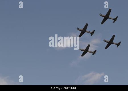 (180613) -- BEYROUTH, 13 juin 2018 -- quatre avions A-29 Super Tucano que l'armée de l'air libanaise a reçus des États-Unis lors d'une cérémonie sont vus à la base aérienne de Hamat dans la ville de Batroun, au nord du Liban, le 12 juin 2018.) (Jmmn) LIBAN-BATROUN-US-AIRCRAFT Khalid PUBLICATIONxNOTxINxCHN Banque D'Images