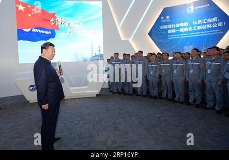 (180613) -- YANTAI, 13 juin 2018 -- le président chinois Xi Jinping, également secrétaire général du Comité central du Parti communiste chinois et président de la Commission militaire centrale, rencontre des représentants des travailleurs dans un parc industriel de Wanhua Chemical lors d'une tournée d'inspection à Yantai, dans la province du Shandong de l'est de la Chine, le 13 juin 2018. )(mcg) CHINA-SHANDONG-YANTAI-XI JINPING-INSPECTION (CN) LixXueren PUBLICATIONxNOTxINxCHN Banque D'Images