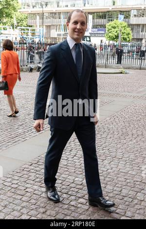 (180615) -- LONDRES, le 15 juin 2018 -- Lord Fredrick Windsor assiste au service commémoratif du physicien Stephen Hawking à l'abbaye de Westminster à Londres, en Grande-Bretagne, le 15 juin 2018. les acteurs, la famille et beaucoup d'autres ont assisté à un service commémoratif tenu à l'abbaye de Westminster ici vendredi, rendant hommage à Stephen Hawking. Les cendres de Hawking ont été enterrées dans le coin des scientifiques de l'abbaye aux côtés d'autres grands scientifiques tels que Charles Darwin et Isaac Newton. BRITAIN-LONDRES-STEPHEN HAWKING-MEMORIAL SERVICE RAYXTANG PUBLICATIONXNOTXINXCHN Banque D'Images