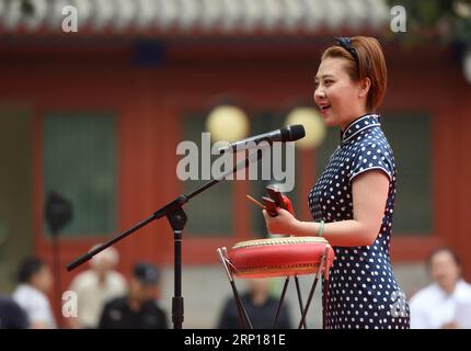 (180616) -- BEIJING, 16 juin 2018 -- l'artiste Li Xiang interprète une sorte d'opéra chinois lors d'une activité pour célébrer le prochain festival des bateaux-dragons au musée d'art de sculpture en pierre de Beijing, capitale de la Chine, le 16 juin 2018.) (Wyo) CHINA-DRAGON BOAT FESTIVAL-CELEBRATIONS (CN) LuoxXiaoguang PUBLICATIONxNOTxINxCHN Banque D'Images