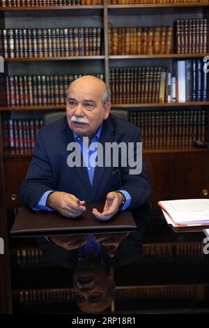 (180618) -- ATHÈNES, le 18 juin 2018 -- le président du Parlement grec Nikos Voutsis reçoit une interview exclusive de Xinhua dans son bureau à Athènes, en Grèce, le 15 juin 2018. La Grèce est un pont entre l'Europe et la Chine, et la coopération Chine-Grèce pourrait se développer beaucoup plus rapidement et dans une plus grande mesure, a déclaré à Xinhua le président du Parlement grec Nikos Voutsis dans une interview récente. (djj) GRÈCE-ATHÈNES-PARLEMENT INTERVIEW MariosxLolos PUBLICATIONxNOTxINxCHN Banque D'Images