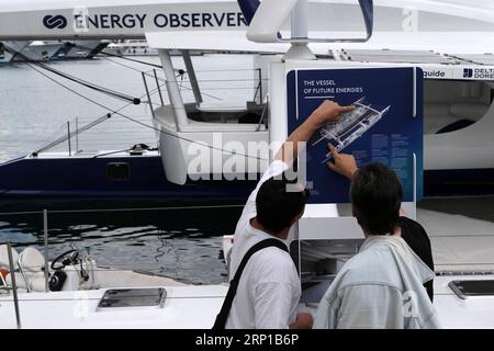 (180622) -- ATHÈNES, le 22 juin 2018 -- le navire Energy observer est amarré à la marina de Flisvos, à Athènes, en Grèce, le 21 juin 2018. Le premier navire propulsé par les énergies renouvelables et l'hydrogène, Energy observer , a amarré cette semaine à la marina de Flisvos à Athènes dans le cadre de la 20e escale de son tour du monde pour sensibiliser à la transition énergétique et rencontrer des pionniers qui travaillent pour une planète plus propre. (dtf) GREECE-ATHENS-ENERGY OBSERVER-HYDROGENE-VESSEL MariosxLolos PUBLICATIONxNOTxINxCHN Banque D'Images