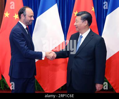 Actualités Bilder des Tages (180625) -- PÉKIN, le 25 juin 2018 -- le président chinois Xi Jinping (à droite) rencontre le Premier ministre français Edouard Philippe à Pékin, capitale de la Chine, le 25 juin 2018. (mp) CHINA-BEIJING-XI JINPING-FRENCH PM-MEETING (CN) YaoxDawei PUBLICATIONxNOTxINxCHN Banque D'Images