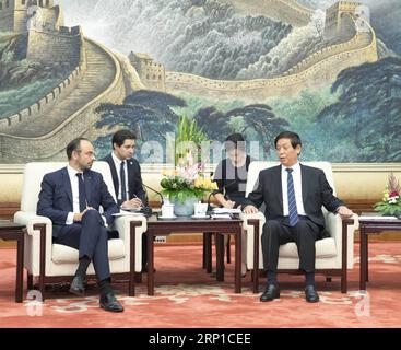 (180625) -- PÉKIN, le 25 juin 2018 -- Li Zhanshu (R, front), président du Comité permanent de l'Assemblée populaire nationale, rencontre le Premier ministre français Edouard Philippe (L, front) à la Grande salle du peuple à Pékin, capitale de la Chine, le 25 juin 2018. (LMM) CHINA-BEIJING-LI ZHANSHU-FRANCE-EDOUARD PHILIPPE-MEETING (CN) WANGXYE PUBLICATIONXNOTXINXCHN Banque D'Images