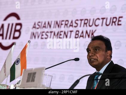 (180625) -- MUMBAI, 25 juin 2018 () -- D.J. Pandian, vice-président et directeur des investissements de la Banque asiatique d'investissement pour les infrastructures (AIIB), parle du projet de la BAII à Mumbai, en Inde, le 25 juin 2018. La troisième réunion annuelle de la Banque asiatique d investissement dans les infrastructures a débuté lundi dans le hub financier indien de Mumbai avec le thème mobiliser le financement pour les infrastructures : innovation et collaboration. () INDIA-MUMBAI-AIIB-ANNUAL MEETING Xinhua PUBLICATIONxNOTxINxCHN Banque D'Images