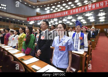 (180626) -- PÉKIN, le 26 juin 2018 -- les délégués chantent l'hymne national à la séance d'ouverture du 18e congrès national de la Ligue de la jeunesse communiste de Chine (CYLC) à Pékin, capitale de la Chine, le 26 juin 2018. (Lb) CHINA-BEIJING-CYLC-18E CONGRÈS NATIONAL-OUVERTURE (CN) YanxYan PUBLICATIONxNOTxINxCHN Banque D'Images