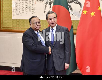 (180629) -- BEIJING, 29 juin 2018 -- Wang Yi, conseiller d'État chinois et ministre des Affaires étrangères, s'entretient avec le ministre bangladais des Affaires étrangères, Abul Hassan Mahmood Ali, à Beijing, capitale de la Chine, le 29 juin 2018.) (Lb) CHINA-BEIJING-BANGLADESH-FM-TALKS (CN) YinxBogu PUBLICATIONxNOTxINxCHN Banque D'Images