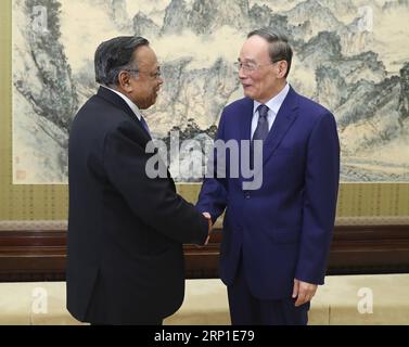 (180629) -- BEIJING, le 29 juin 2018 -- le vice-président chinois Wang Qishan (R) rencontre le ministre bangladais des Affaires étrangères, Abul Hassan Mahmood Ali, à Beijing, capitale de la Chine, le 29 juin 2018.) (lmm) CHINA-BEIJING-WANG QISHAN-BANGLADESH-FM-MEETING (CN) XiexHuanchi PUBLICATIONxNOTxINxCHN Banque D'Images