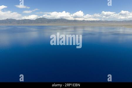 (180630) -- BOLE, 30 juin 2018 -- une photo aérienne prise le 29 juin 2018 montre le paysage du lac Sayram dans la région autonome ouïgoure du Xinjiang, au nord-ouest de la Chine. (Ry) CHINA-XINJIANG-SAYRAM LAKE-SCENERY (CN) ZhaoxGe PUBLICATIONxNOTxINxCHN Banque D'Images