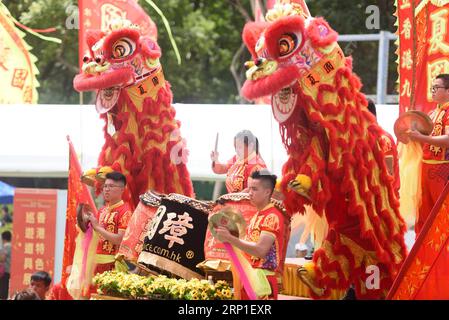 (180701) -- HONG KONG, le 1 juillet 2018 -- des gens dansent le lion lors d'un événement pour célébrer le 21e anniversaire du retour de Hong Kong à la mère patrie à Hong Kong, dans le sud de la Chine, le 1 juillet 2018. )(mcg) CHINE-HONG KONG-DANSE DU LION ET DU DRAGON (CN) QinxQing PUBLICATIONxNOTxINxCHN Banque D'Images