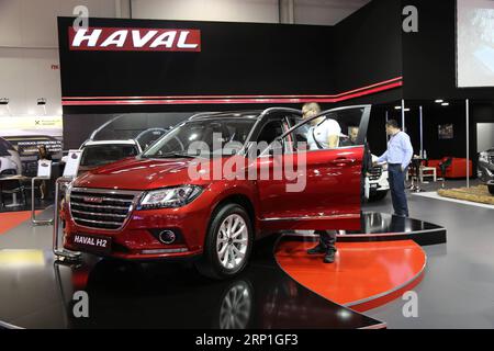 (180705) -- PÉKIN, 5 juillet 2018 () -- un vus du constructeur automobile chinois Great Wall Motors est exposé lors d'un salon de l'auto à Sofia, Bulgarie, le 14 octobre 2017. POUR ALLER AVEC Headlines : la Chine va livrer un message plus fort en faveur du libre-échange alors que le Premier ministre Li visite l'Europe. (/Zhan Xiaoyi) (nxl) titres : la Chine va transmettre un message plus fort en faveur du libre-échange alors que le Premier ministre Li visite l'Europe Xinhua PUBLICATIONxNOTxINxCHN Banque D'Images