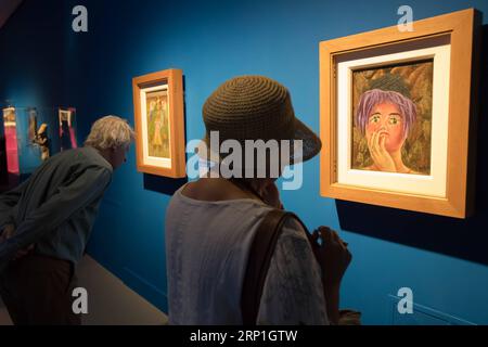 (180706) -- BUDAPEST, le 6 juillet 2018 -- des représentants des médias visitent l'exposition Frida Kahlo à la Galerie nationale de Budapest, Hongrie, le 5 juillet 2018. La peintre mexicaine Frida Kahlo (1907-1954) a peint de nombreux portraits et autoportraits. L'exposition se déroulera du 7 juillet au 4 novembre. ) (ly) HONGRIE-BUDAPEST-FRIDA KAHLO-PEINTURE-EXPOSITION AttilaxVolgyi PUBLICATIONxNOTxINxCHN Banque D'Images