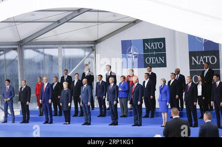 (180711) -- BRUXELLES, le 11 juillet 2018 -- les chefs d'État et de gouvernement posent pour une photo de famille lors d'un sommet de l'OTAN à Bruxelles, Belgique, le 11 juillet 2018. Les dirigeants de l'OTAN se réunissent à Bruxelles pour une réunion de deux jours. )(yg) SOMMET BELGIQUE-BRUXELLES-OTAN YexPingfan PUBLICATIONxNOTxINxCHN Banque D'Images