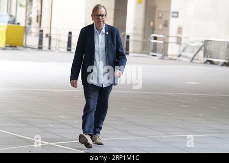 L'acteur Timothy Spall, arrive à la BBC Broadcasting House à Londres, pour apparaître dans le programme d'actualité BBC One, dimanche avec Laura Kuenssberg. Date de la photo : dimanche 3 septembre 2023. Banque D'Images