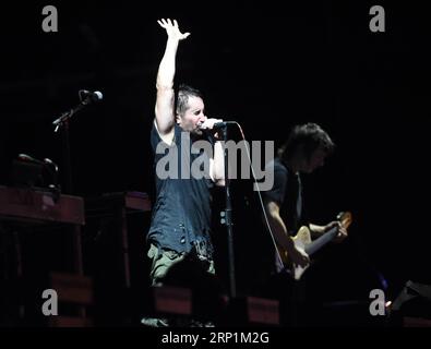 (180713) -- OEIRAS, 13 juillet 2018 -- le groupe américain de Nine Inch Nails se produit lors du 12e Festival Alive à Oeiras, près de Lisbonne, Portugal, le 12 juillet 2018.) (gj) PORTUGAL-OEIRAS-ALIVE FESTIVAL ZhangxLiyun PUBLICATIONxNOTxINxCHN Banque D'Images
