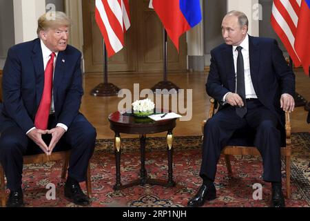 (180716) -- HELSINKI, le 16 juillet 2018 -- le président américain Donald Trump (à gauche) rencontre son homologue russe Vladimir Poutine à Helsinki, Finlande, le 16 juillet 2018. Le président américain Donald Trump et son homologue russe Vladimir Poutine ont entamé leur première réunion bilatérale lundi, et ils devraient discuter d’un large éventail de questions. FINLANDE-HELSINKI-TRUMP-POUTINE-MEET Lehtikuva/HeikkixSaukomaa PUBLICATIONxNOTxINxCHN Banque D'Images