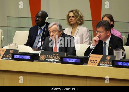 (180718) -- NATIONS UNIES, 18 juillet 2018 -- le secrétaire général des Nations Unies Antonio Guterres (L, Front) prend la parole lors d'un événement de l'Assemblée générale des Nations Unies à l'occasion de la Journée Mandela au siège de l'ONU à New York, le 18 juillet 2018. Antonio Guterres a appelé mercredi le monde à s'inspirer de l'ancien président sud-africain Nelson Mandela pour construire un avenir meilleur. Mandela Day, ou Journée internationale Nelson Mandela, est une journée internationale annuelle en l'honneur de Nelson Mandela, célébrée le 18 juillet, son anniversaire. Cette année marque le centenaire de la naissance de Mandela. ) ONU-ASSEMBLÉE GÉNÉRALE-MANDEL Banque D'Images