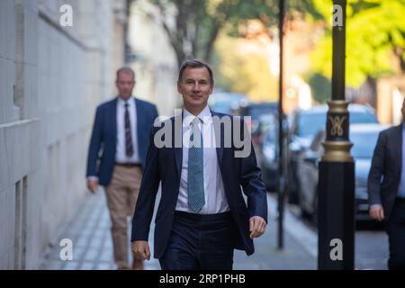 Londres, Royaume-Uni. Septembre 03 2023. Le chancelier de l'Échiquier Jeremy Hunt est vu à Westminster comme il apparaît dans les émissions politiques du dimanche..crédit : Tayfun Salci / Alamy Live News Banque D'Images