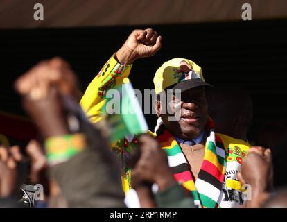 (180721) -- MARONDERA (ZIMBABWE), 21 juillet 2018 -- le président zimbabwéen Emmerson Mnangagwa assiste à un rassemblement à Marondera, dans la province du Mashonaland est, au Zimbabwe, le 21 juillet 2018. Emmerson Mnangagwa a rappelé samedi aux partisans du parti au pouvoir, la ZANU-PF, de fuir la violence politique alors que le parti attend avec impatience une victoire nette et sans violence aux élections de juillet 30. ZIMBABWE-MARONDERA-ZANU-PF-RALLY ShaunxJusa PUBLICATIONxNOTxINxCHN Banque D'Images