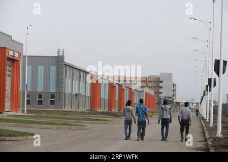 (180726) -- PÉKIN, 26 juillet 2018 -- les gens marchent au parc industriel de Hawassa dans la ville de Hawassa, à 275 kilomètres au sud d'Addis-Abeba, capitale de l'Ethiopie, le 13 juillet 2016. POUR ALLER avec Xinhua Headlines : le soutien chinois propulsant les progrès solides de l'Afrique vers l'industrialisation. ) (Jmmn) Xinhua Headlines : le soutien chinois propulse les progrès solides de l Afrique vers l industrialisation MichaelxTewelde PUBLICATIONxNOTxINxCHN Banque D'Images