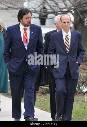 Washington, États-Unis. 03 septembre 2023. Photo - Washington, DC - 22 février 2009 -- les gouverneurs Bill Richardson (démocrate du Nouveau-Mexique), à gauche, et John Baldacci (démocrate du Maine), à droite, partent après qu'eux et leurs collègues gouverneurs ont rencontré le président américain Barack Obama à la Maison Blanche à Washington, DC, le lundi 22 février 2010. - Bill Richardson, l'ancien gouverneur du Nouveau-Mexique, ambassadeur des États-Unis aux Nations Unies et secrétaire à l'énergie sous le président Bill Clinton, est décédé. Richardson avait 75 ans. Photo de Ron Sachs/CNP /ABACAPRESS.COM crédit : Abaca Press/Alamy Live News Banque D'Images