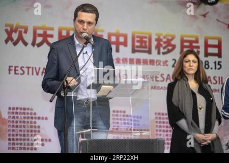 (180814) -- SAO PAULO, 14 août 2018 -- Fausto Pinato (L), député fédéral et chef du Front parlementaire Brésil-Chine, s'adresse au Festival de l'immigration chinoise au Parque Aclimacao à Sao Paulo, Brésil, le 12 août 2018. La plus grande ville du Brésil, Sao Paulo, a célébré le Festival de l immigration chinoise au cours du week-end, dans l un des principaux parcs du pays, Parque Aclimacao. (gj) BRÉSIL-SAO PAULO-FESTIVAL DE L'IMMIGRATION CHINOISE LixMing PUBLICATIONxNOTxINxCHN Banque D'Images