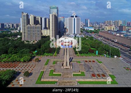 (180817) -- TANGSHAN, 17 août 2018 (Xinhua) -- la photo prise le 15 août 2018 montre la vue aérienne de la place du monument aux tremblements de terre à Tangshan, dans la province du Hebei du nord de la Chine. Aux premières heures du 28 juillet 1976, un tremblement de terre de magnitude 7,8 a frappé la ville de la province du Hebei, tuant plus de 242 000 personnes. (Xinhua/Dong Jun) CHINA-HEBEI-TANGSHAN-AERIAL VIEW (CN) PUBLICATIONxNOTxINxCHN Banque D'Images