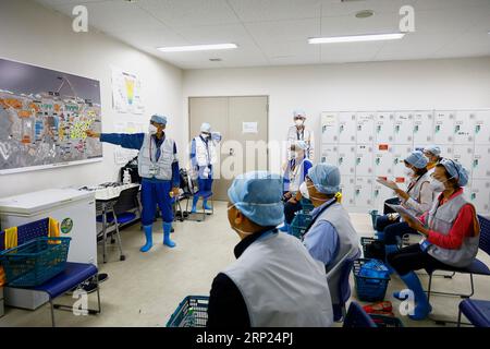 Futaba, Japon. 3 septembre 2023. Matsuo Keisuke, responsable de Tepco, explique aux médias étrangers les installations de dilution/rejet de l’eau traitée DANS LES ALPES et les installations connexes lors d’une visite de la centrale nucléaire de Fukushima Daiichi, dans le nord-est du Japon. Une visite de presse guidée par le personnel de Tepco a expliqué le processus de dilution et de surveillance des eaux usées radioactives traitées avant le rejet à la mer de la centrale électrique, géré par Tokyo Electric Power Company (image de crédit : © Rodrigo Reyes Marin/ZUMA Press Wire) À USAGE ÉDITORIAL UNIQUEMENT! Non destiné à UN USAGE commercial ! Banque D'Images