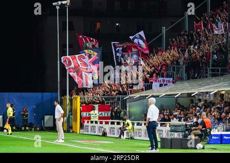 Supporters de l'AC Monza lors du championnat italien Serie A match de football entre Atalanta BC et AC Monza le 2 septembre 2023 au Gewiss Stadium à Bergame, Italie - crédit : Luca Rossini/E-Mage/Alamy Live News Banque D'Images