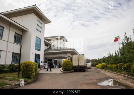 (180819) -- ADDIS ABABA, 19 août 2018 -- une photo prise le 17 août 2018 montre l'hôpital de l'amitié Ethio-Chine, situé à Akaki à la périphérie de la capitale éthiopienne Addis Ababa, en Éthiopie. Le 20e groupe de l'équipe médicale chinoise, qui comprend 16 professionnels de la santé, est basé à l'hôpital Tirunesh-Pékin, également connu sous le nom d'hôpital de l'amitié Ethio-Chine. La Chine a publié la première Journée des travailleurs médicaux le 19 août.) ETHIOPIE-ADDIS-ABEBA-ÉQUIPE MÉDICALE CHINOISE LYUXSHUAI PUBLICATIONXNOTXINXCHN Banque D'Images