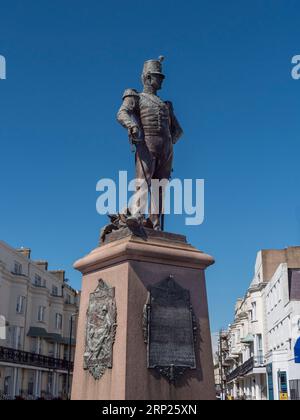 2e Batallion Royal Sussex Regiment Memorial par Sir William Goscombe John sur le front de mer à Eastbourne, East Sussex, Royaume-Uni. Banque D'Images