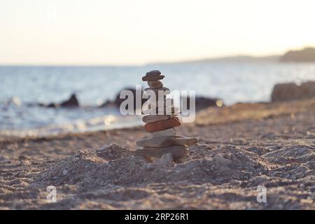 Pile de pierres sur beach Banque D'Images