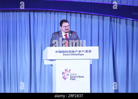 (180824) -- CHONGQING, 24 août 2018 (Xinhua) -- Cristiano Amon, président de Qualcomm Incorporated, prononce un discours lors du Big Data and Smart Technology Summit de la Smart China Expo dans le sud-ouest de la Chine à Chongqing, le 23 août 2018. (Xinhua/Wang Quanchao) (zyd) CHINA-CHONGQING-SMART CHINA EXPO-SUMMIT (CN) PUBLICATIONxNOTxINxCHN Banque D'Images