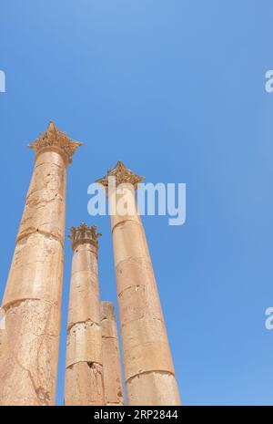 Jerash Jordan colonnes corinthiennes sur les anciennes ruines romaines du temple d'Artémis vu en août 2023 Banque D'Images