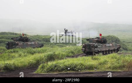 (180826) -- GOTEMBA, 26 août 2018 -- des unités des forces d'autodéfense terrestres japonaises participent à un exercice militaire annuel à Gotemba, préfecture de Shizuoka, Japon, le 26 août 2018.) (dtf) EXERCICE MILITAIRE JAPON-GOTEMBA-TIR RÉEL DuxXiaoyi PUBLICATIONxNOTxINxCHN Banque D'Images