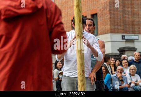 Joan Català interprétant 'Pelat' dans le cadre de la City of London Bartholomew Fair. Banque D'Images