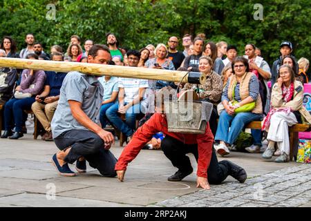 Joan Català interprétant 'Pelat' dans le cadre de la City of London Bartholomew Fair. Banque D'Images