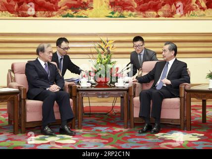 (180829) -- BEIJING, 29 août 2018 -- le conseiller d'État chinois et ministre des Affaires étrangères Wang Yi rencontre le vice-ministre japonais des Affaires étrangères Takeo Akiba à Beijing, capitale de la Chine, le 29 août 2018. )(mcg) CHINA-BEIJING-WANG YI-JAPANESE GUEST-MEETING (CN) DingxHaitao PUBLICATIONxNOTxINxCHN Banque D'Images