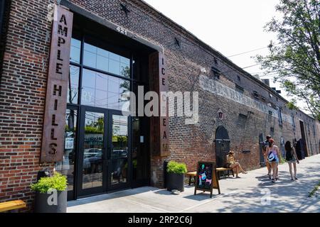 (180829) -- NEW YORK, 29 août 2018 -- la photo prise le 29 août 2018 montre une vue de l'entrée de l'usine ample Hills Red Hook Factory à Brooklyn, New York, États-Unis. Avec une superficie de 15 000 pieds carrés, ample Hills Red Hook Factory est l'une des plus grandes usines de crème glacée de New York. Il dispose d'un petit musée et une boutique de scooters.) ETATS-UNIS-NEW YORK-USINE DE CRÈME GLACÉE LINXBILIN PUBLICATIONXNOTXINXCHN Banque D'Images