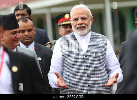 (180830) -- KATMANDOU, 30 août 2018 -- le Premier ministre indien Narendra Modi arrive pour assister au sommet de l'Initiative de la baie du Bengale pour la coopération technique et économique multisectorielle (BIMSTEC) à l'aéroport international Tribhuvan de Katmandou, Népal, le 30 août 2018. Le Népal est prêt à accueillir le quatrième sommet du BIMSTEC jeudi et vendredi, dans un climat de sécurité stricte. (gj) SOMMET NÉPAL-KATMANDOU-BIMSTEC sunilxsharma PUBLICATIONxNOTxINxCHN Banque D'Images