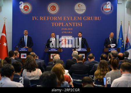 (180830) -- ANKARA, 30 août 2018 -- les ministres turcs assistent à une conférence de presse après la réunion du Groupe d'action pour la réforme de l'UE à Ankara, Turquie, le 29 août 2018. Après un gel de près de trois ans, le gouvernement turc a rencontré mercredi les ministres du Groupe d'action pour la réforme de l'UE pour intensifier son programme de reservation des liens avec le bloc voisin. (gj) RÉUNION AFFAIRE TURQUIE-ANKARA-UE MustafaxKaya PUBLICATIONxNOTxINxCHN Banque D'Images