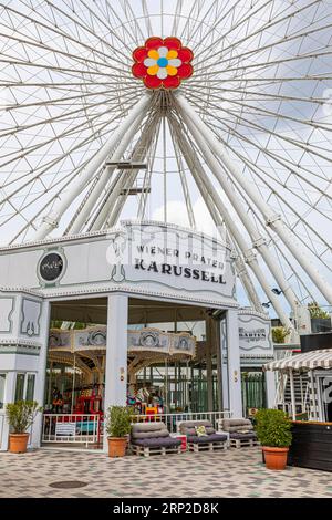 Le carrousel de Vienne, derrière la roue des fleurs, Prater, Vienne, Autriche Banque D'Images