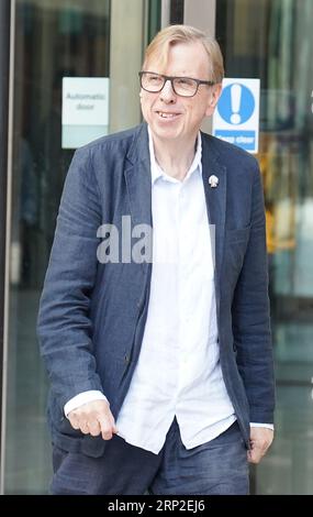 L'acteur Timothy Spall, quitte BBC Broadcasting House à Londres, après être apparu dans l'émission d'actualités BBC One, dimanche avec Laura Kuenssberg. Date de la photo : dimanche 3 septembre 2023. Banque D'Images