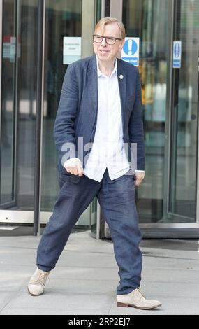 L'acteur Timothy Spall, quitte BBC Broadcasting House à Londres, après être apparu dans l'émission d'actualités BBC One, dimanche avec Laura Kuenssberg. Date de la photo : dimanche 3 septembre 2023. Banque D'Images