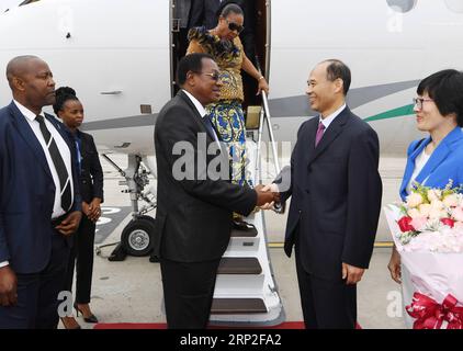 (180902) -- BEIJING, le 2 septembre 2018 -- Bruno Tshibala, Premier ministre de la République démocratique du Congo (RDC), arrive à Beijing, capitale de la Chine, le 2 septembre 2018, pour assister au Sommet de Beijing du Forum sur la coopération sino-africaine (FOCAC). )(mcg) CHINA-BEIJING-DRC PM-ARRIVAL (CN) JuxHuanzong PUBLICATIONxNOTxINxCHN Banque D'Images